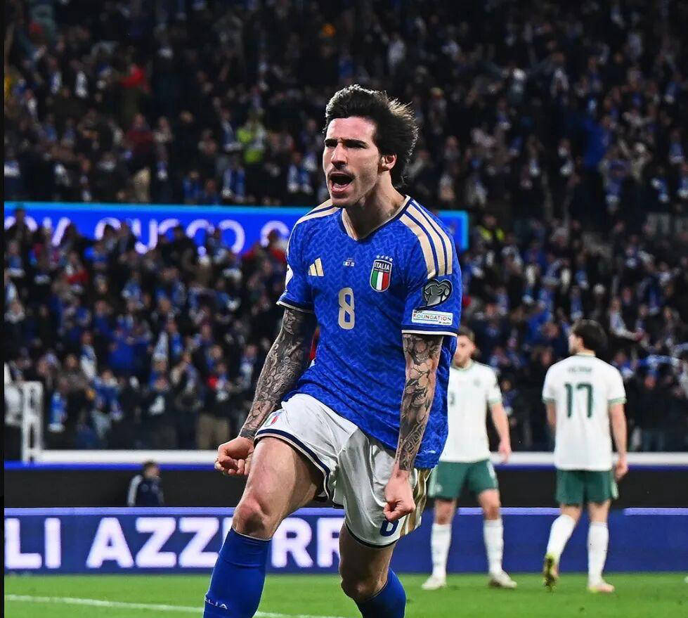 名记爆料：托纳利锁定曼联中场补强首选！德天空透露巴萨紧盯德甲锋线新星