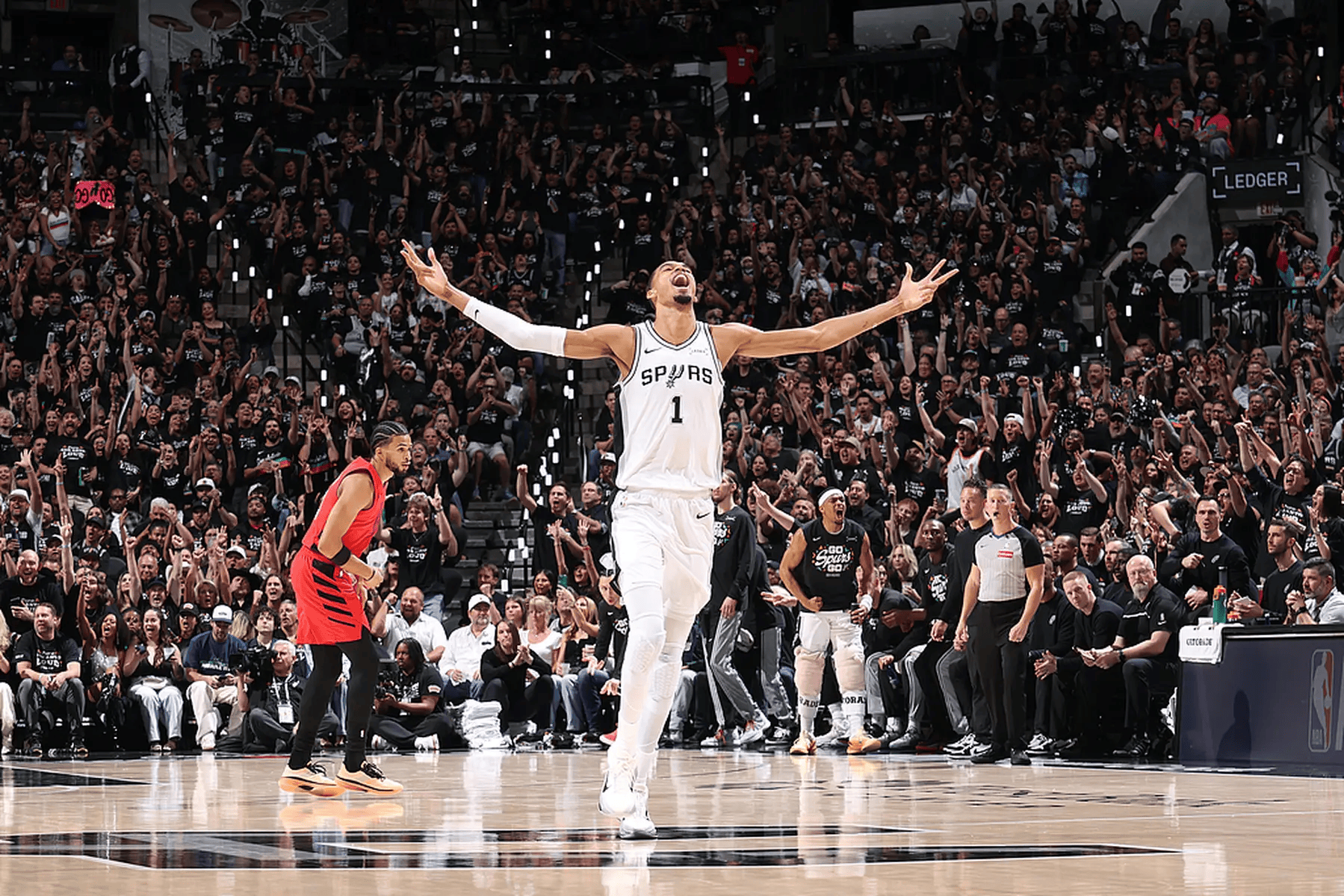 马刺时隔九年再进半决赛 文班两场季后赛送13次盖帽